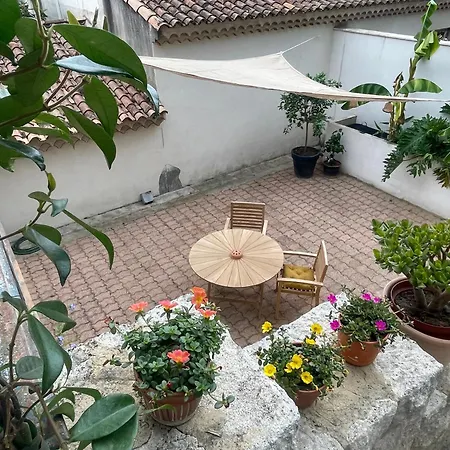 Bed & Breakfast Independante Avec Cour Privative Et Piscine Partagee 3*